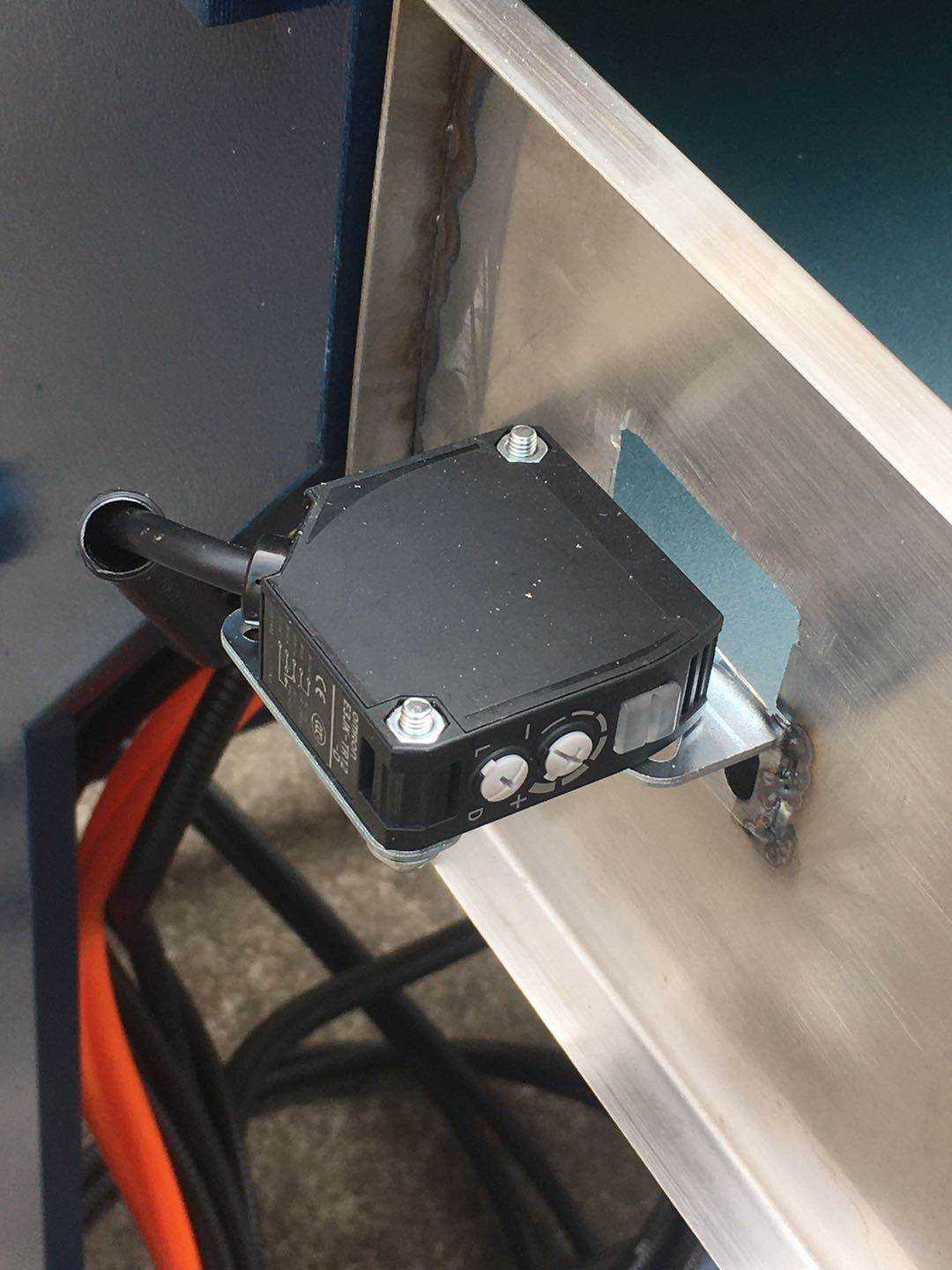 صنعت الصين آلة تعبئة لفة الوسادة تلقائيًا لتعبئة السرير في الأسطوانة