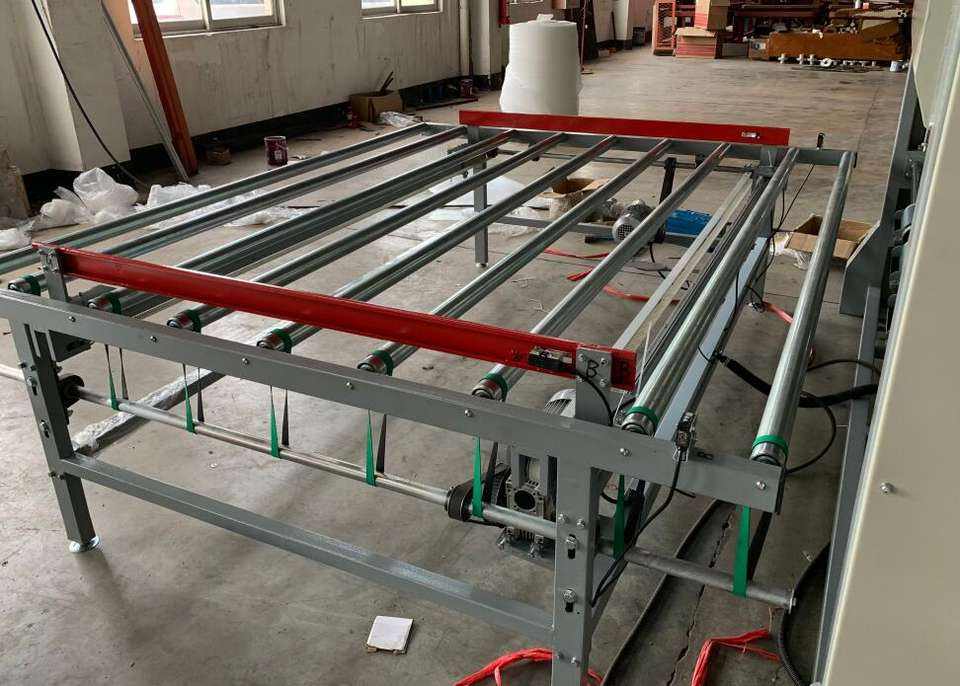 توريد آلة قطع رغوة البولي يوريثان الأوتوماتيكية عالية السرعة القابلة للتعديل المعاصرة