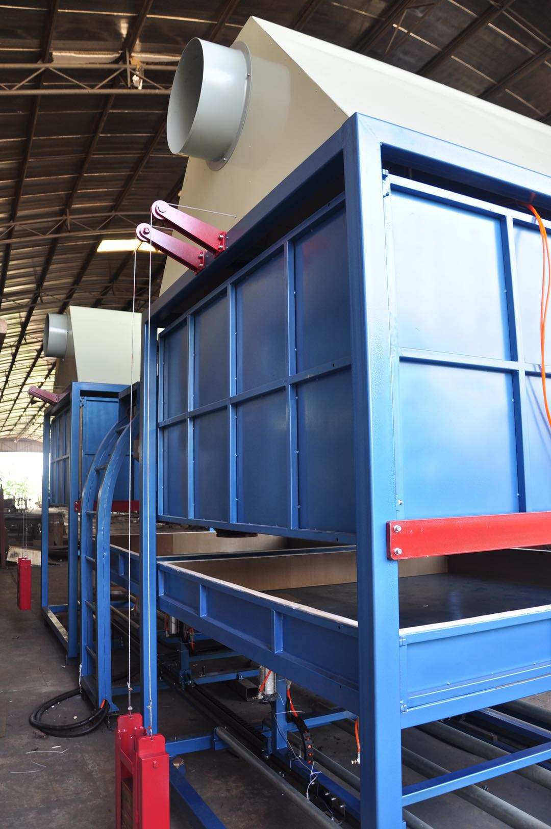 تصنيع ماكينة ترغية القوالب المزدوجة المستمرة الأوتوماتيكية خط إنتاج الرغوة المستمر