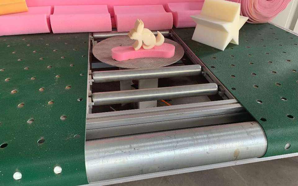 منتجات صديقة للبيئة 360 طاولة رفع تورينج قاطع رغوة CAD التلقائي